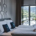 The Gast House Zell Am 4*
