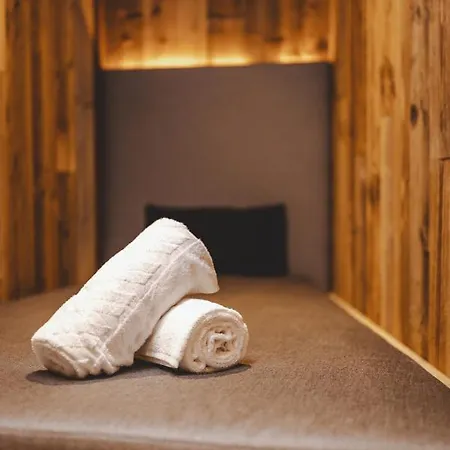 The Gast House Zell Am Hotel 4*