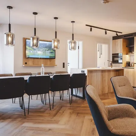 The Gast House Zell Am מלון 4*