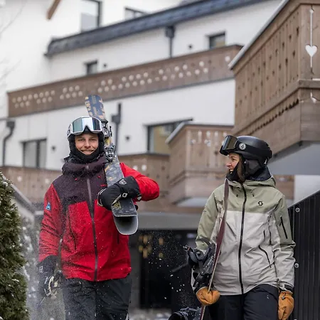 호텔 The Gast House Zell Am 4*