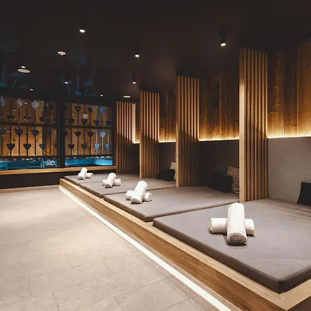 The Gast House Zell Am Hotel 4*