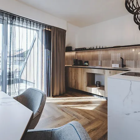 The Gast House Zell Am Hotel 4*