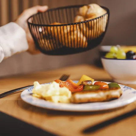 The Gast House Zell Am Hotel 4*